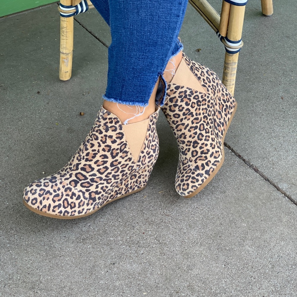 Toms leopard print wedges
